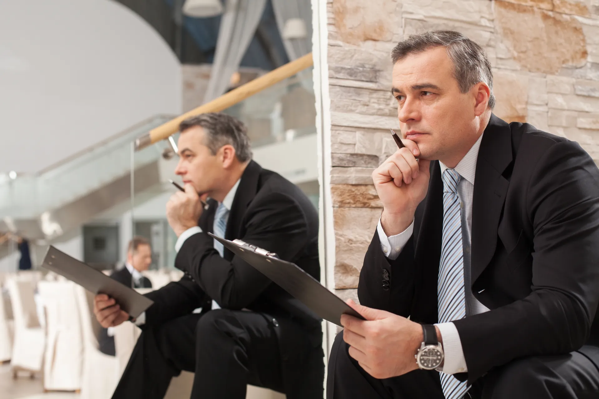 search-fresh-ideas-thoughtful-mature-man-formalwear-holding-hand-chin-looking-away-while-sitting-staircase